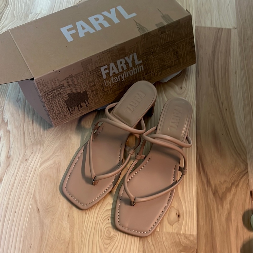 Sandals size 11